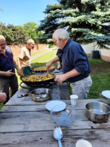 Les bénévoles arrosent la fin de la saison